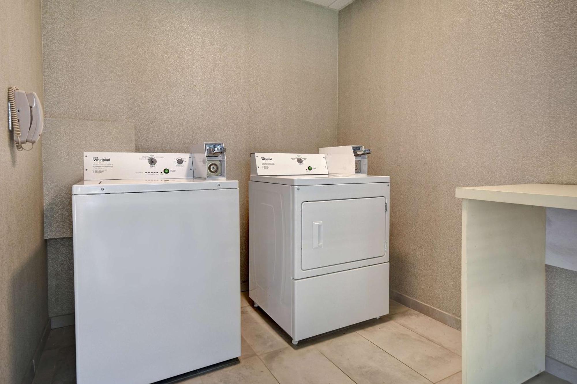 Hampton Inn & Suites Alexandria Old Town Area South Ngoại thất bức ảnh