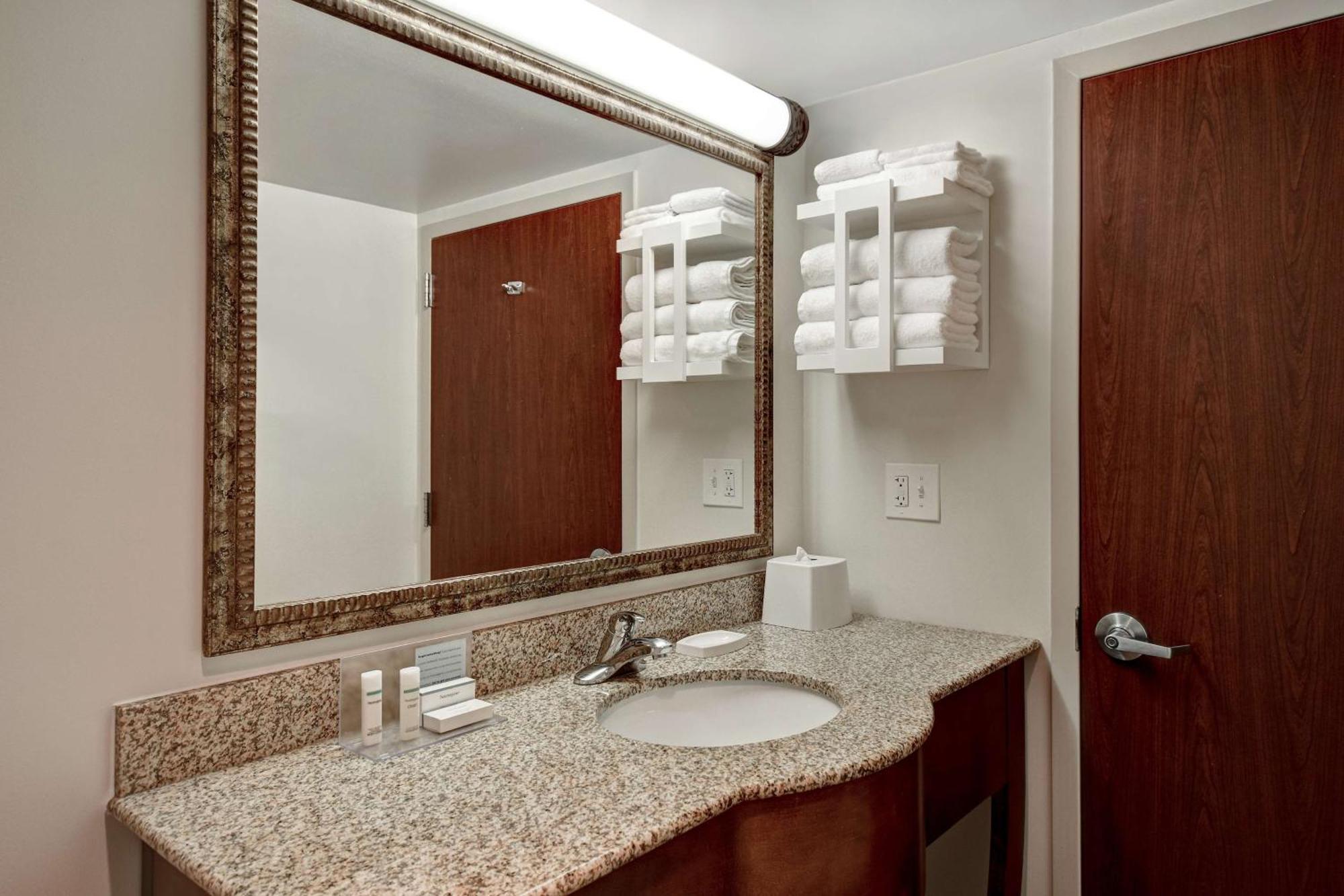 Hampton Inn & Suites Alexandria Old Town Area South Ngoại thất bức ảnh