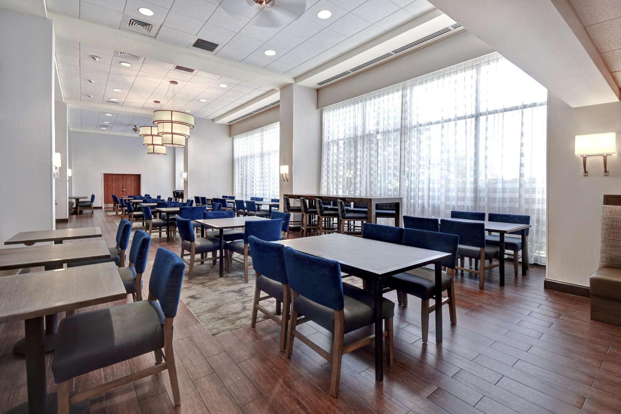 Hampton Inn & Suites Alexandria Old Town Area South Ngoại thất bức ảnh