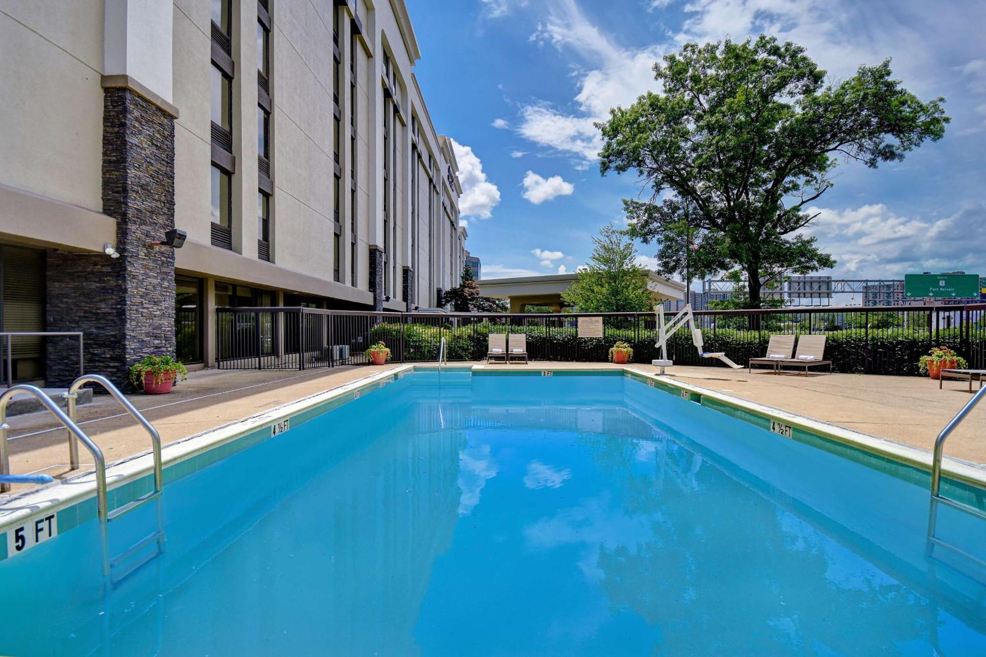 Hampton Inn & Suites Alexandria Old Town Area South Ngoại thất bức ảnh
