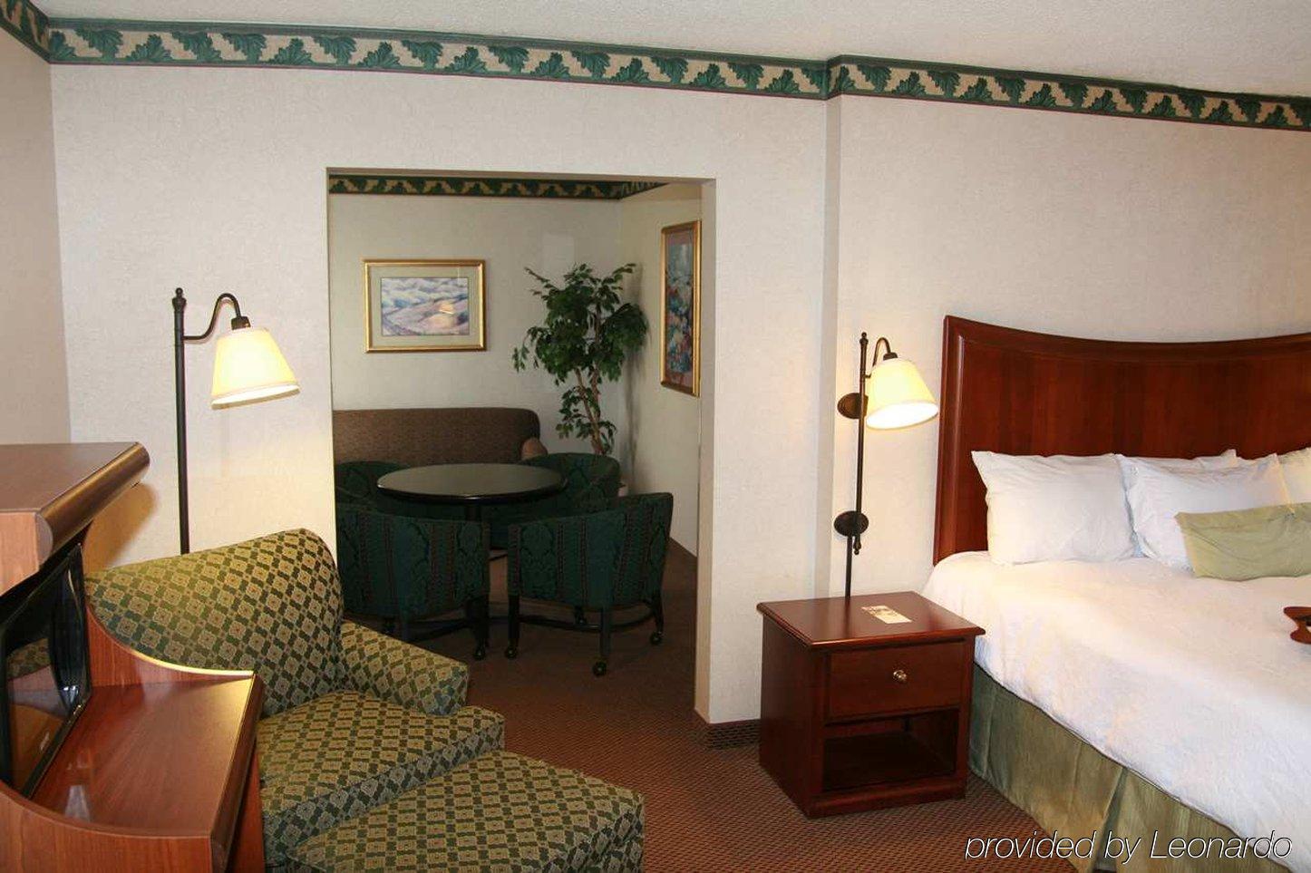 Hampton Inn & Suites Alexandria Old Town Area South Phòng bức ảnh